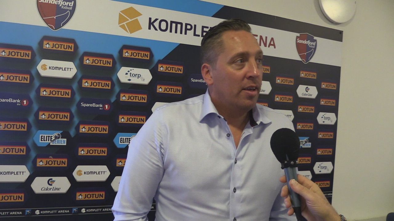 Powell før serieåpningen